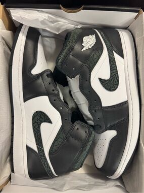 Jordan 1 Mid SE Panda Elephant Nike Size 13 New